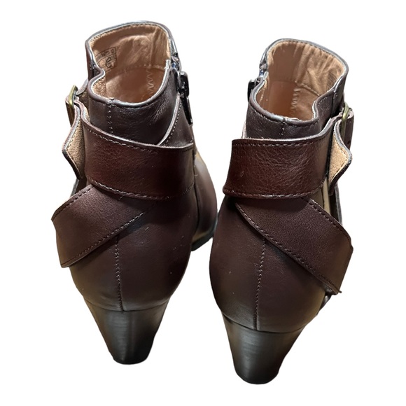 Vionic Womens Trinity Ankle Boots Booties Brown Leather Heeled Buckles 8 - Picture 4 of 10